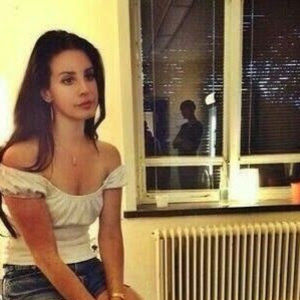 Meet your Posher, Carolina